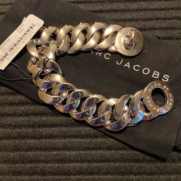 Marc by Marc Jacobs Katie Turn Lock Bracelet - Picture 4 of 11